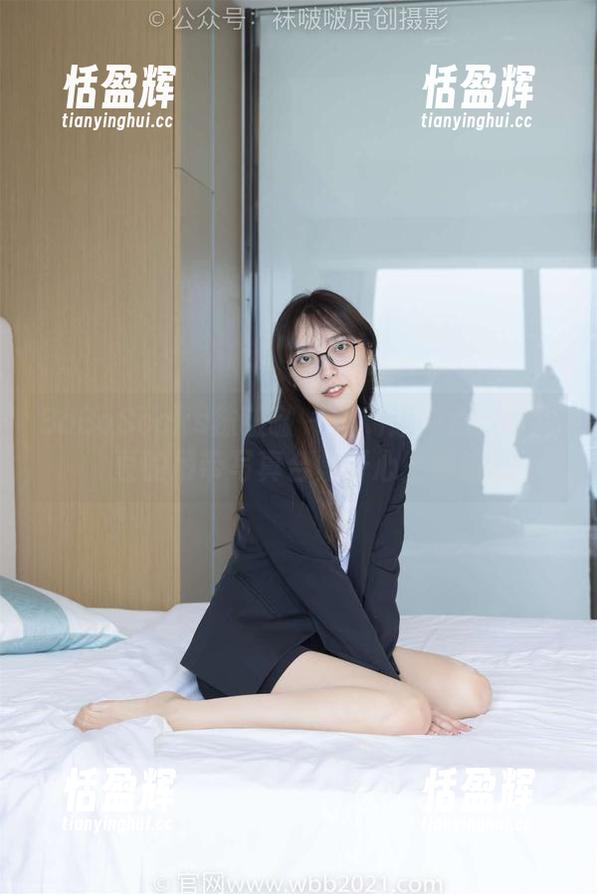 BoBoSocks袜啵啵 - 距离近一点：小甜豆的吊带写真合集开心上线啦