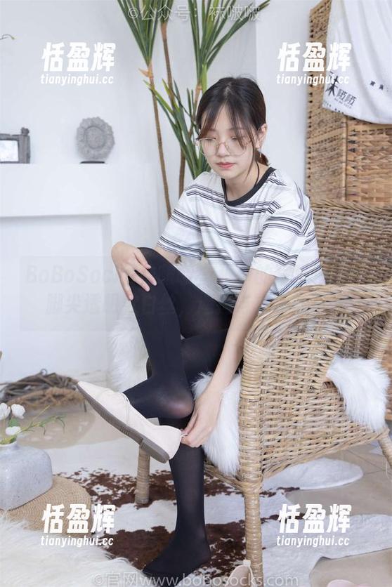 BoBoSocks袜啵啵 - 稚予的写真精选：脚尖透明款白丝，遮掩与揭露的艺术