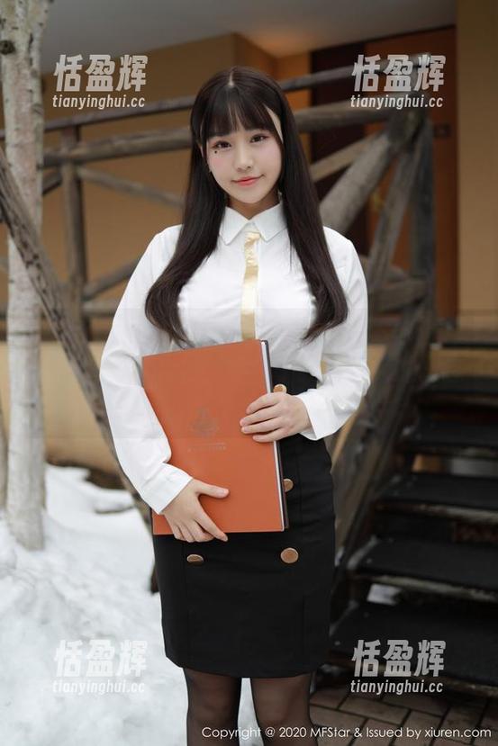 MFStar模范学院 - 冯木木LRIS与白色：这些图片合集，唤起了我对雪人的思念！