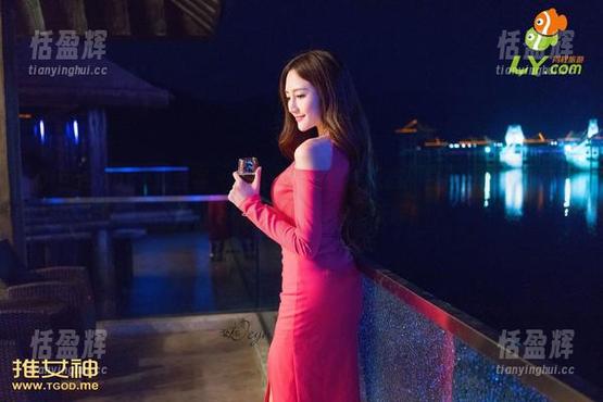 QingDouKe青豆客 - 没有一款衣服能抵挡！白色原图，沛沛Eankei教你怎么自信上天际！