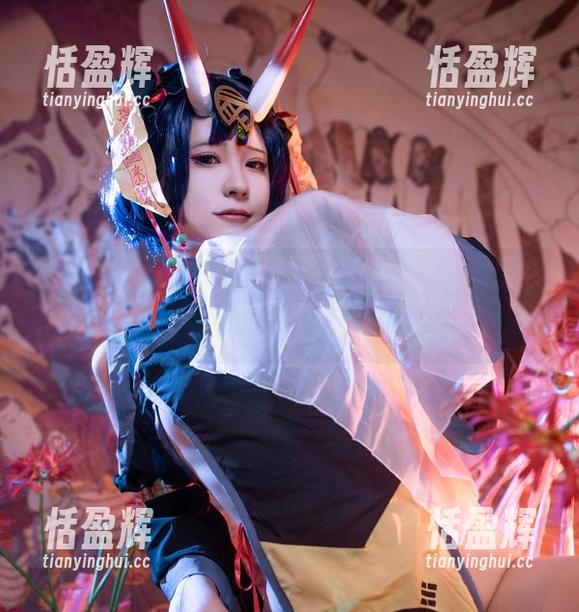 Quan冉有点饿 额,Quan冉有点饿的高叉兔女郎私房图,谁说吃和美不能并存!