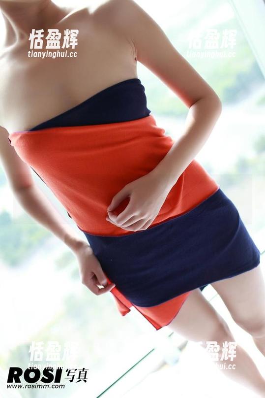 ROSI学妹与写真，这组合好像很难拒绝吧