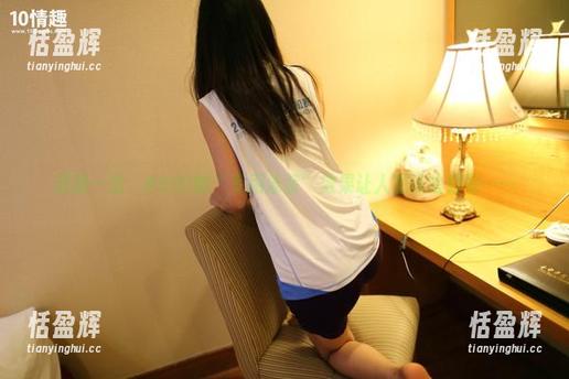 原图一出，ROSI的“专用泳装”效果让人想说啥好呢……