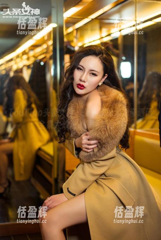 TouTiao头条女神 - 张蓝欣的泳池奇遇记：全集大放送，原图都给你！
