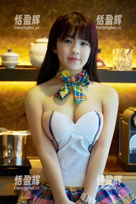 TuiGirl推女郎 - 王根星熙怎么又在泳池里秀写真？真是情趣满满啊，分享这场水中的‘竞赛’！
