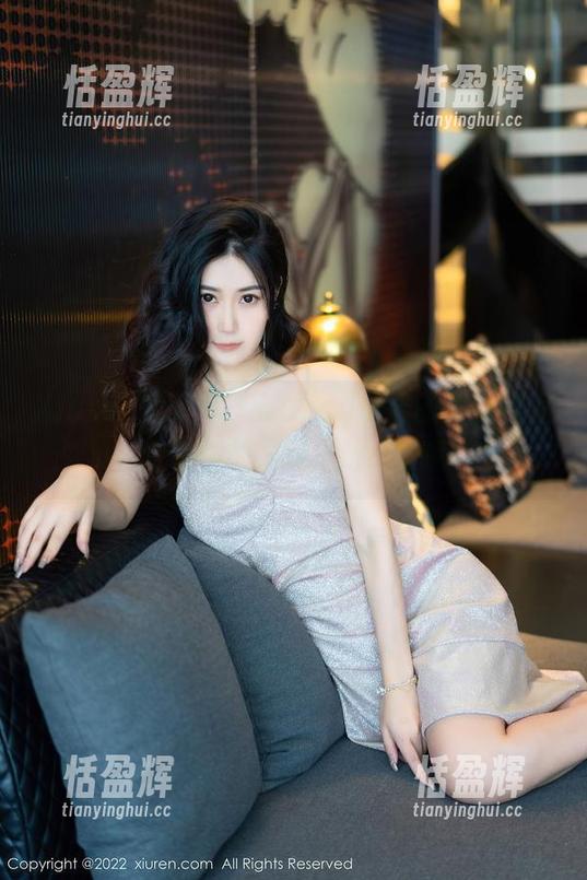Xiuren秀人网 - Nancy小姿的美足作品，定制版的“足”迹...哎嘿！
