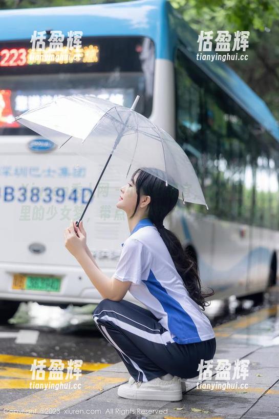 Xiuren秀人网 - 小小白思宜，定制图片里的少女梦，带点小调皮，也许你会爱上。