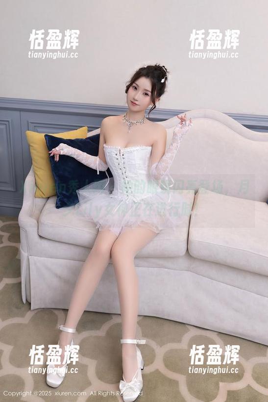 Xiuren秀人网 - 她的眼镜闪亮登场，月夕Lily女神正在进行时！