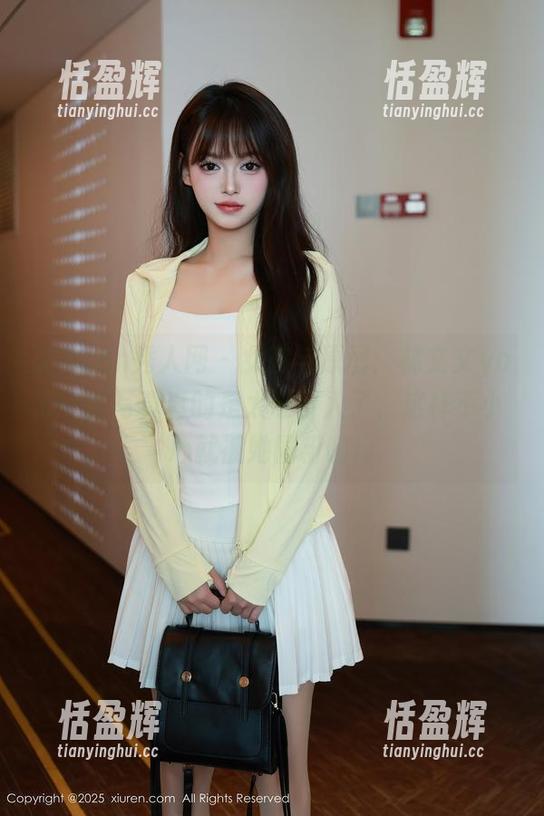 Xiuren秀人网 - 女孩与原图：林文文yooki的写真真的是太吸引人了，这样不小心就被她圈粉啦！