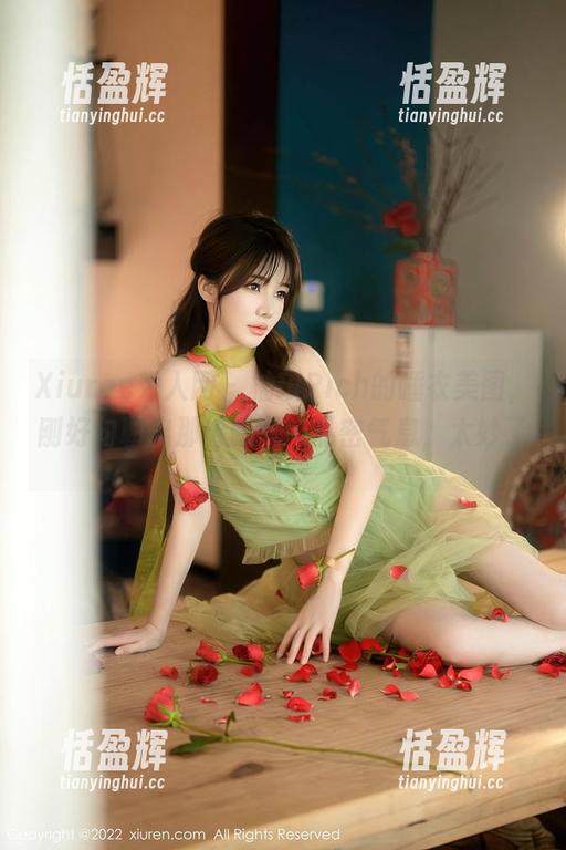 Xiuren秀人网-柚琪Rich Xiuren秀人网 - 柚琪Rich的睡衣美图,刚好勾勒出那份朦胧的私密气息,太妙了。