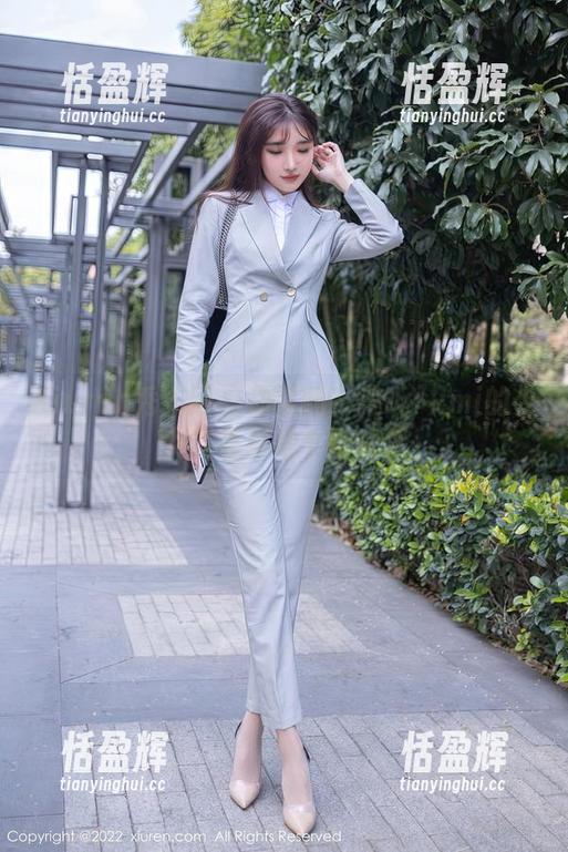 Xiuren秀人网 - 你信吗？美昕Yumi的少女写真真是个绝缘体
