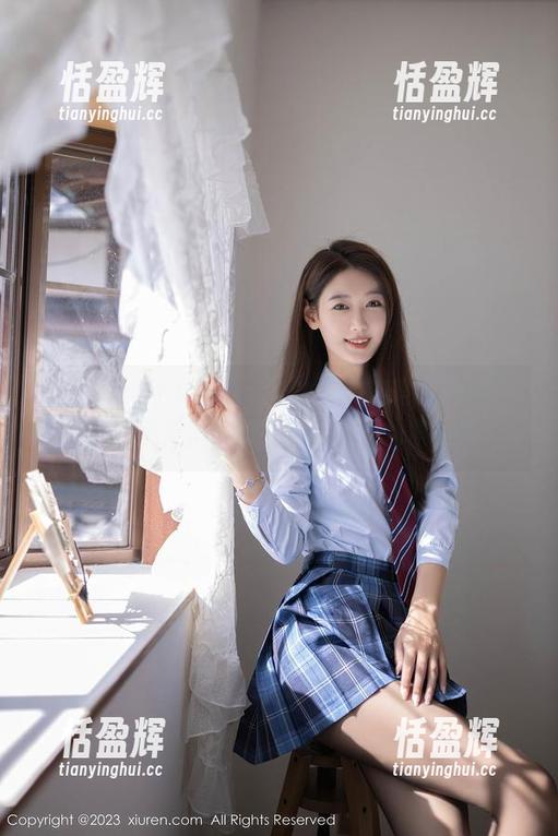 Xiuren秀人网 - 露露小喵的美腿原图——这腿长得，妥妥可以当手表呀！