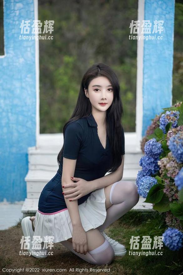 Xiuren秀人网 - 最新趴——顾乔楠Cora和她的女孩写真更新，有点撒娇