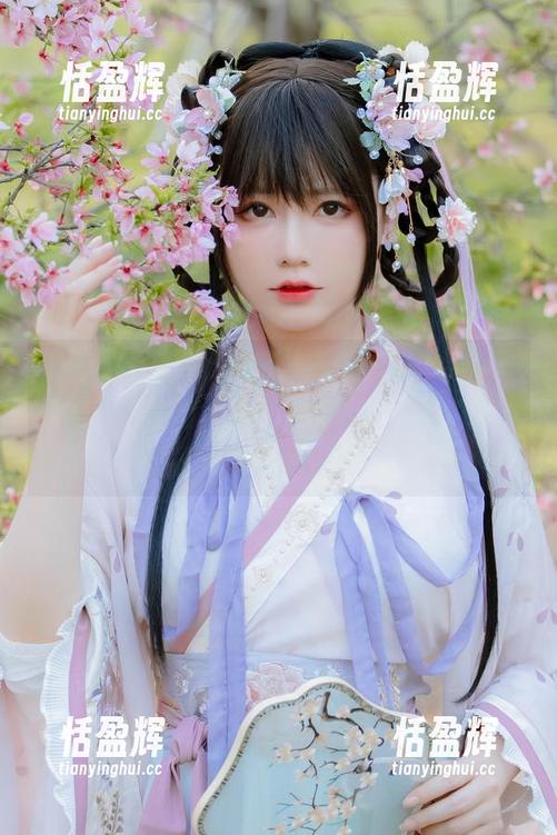 “nyako喵子大魔王”又出击了，带着“学姐”的美图上线，立即下载，人生还是要有点追求！