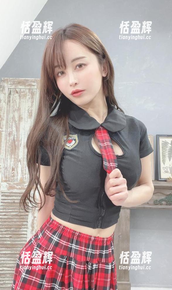 果然，每次いくみ(育美)的水手服套图更新都能触动我的审美神经！