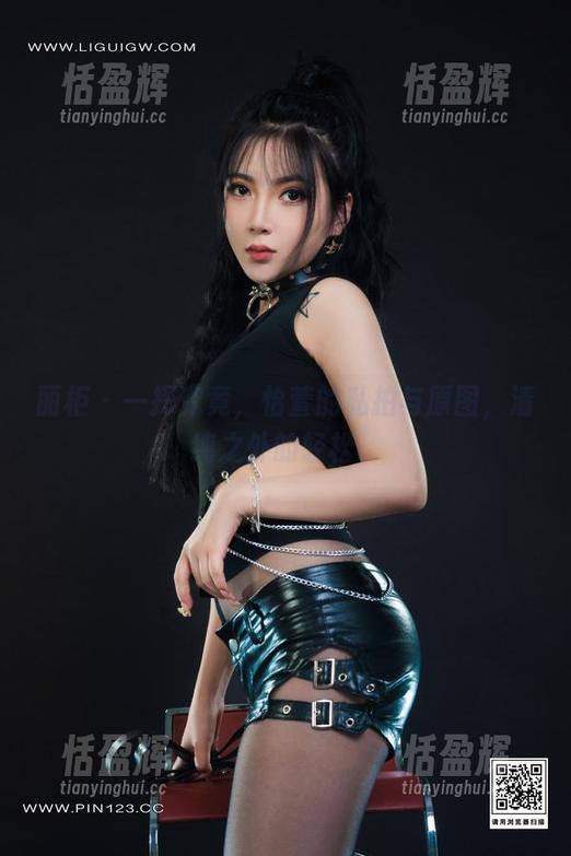 丽柜 - 一探究竟，怡萱的私拍与原图，清纯之外的轻松。
