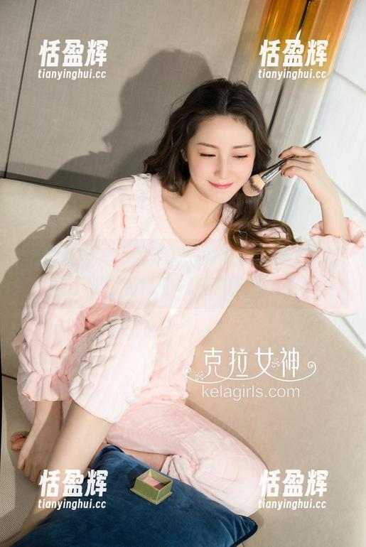 克拉女神 - 下载YOYO的网袜秘籍，试试能不能复制她的气质和腿部线条？