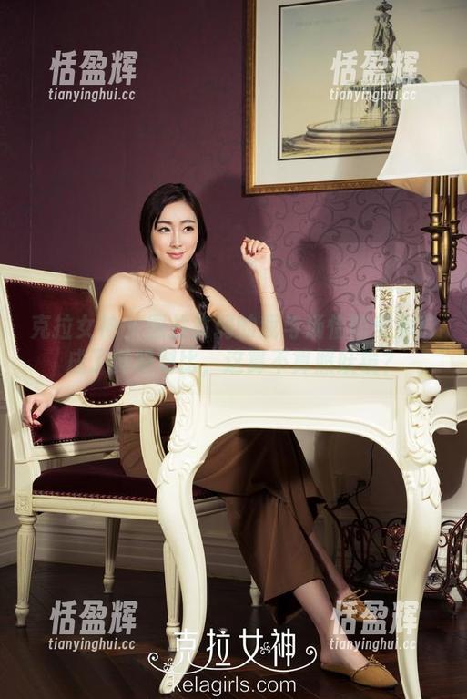 克拉女神 - 图片贫弱的我与汤怡的美脚形成了鲜明对比，这算不算照妖镜？