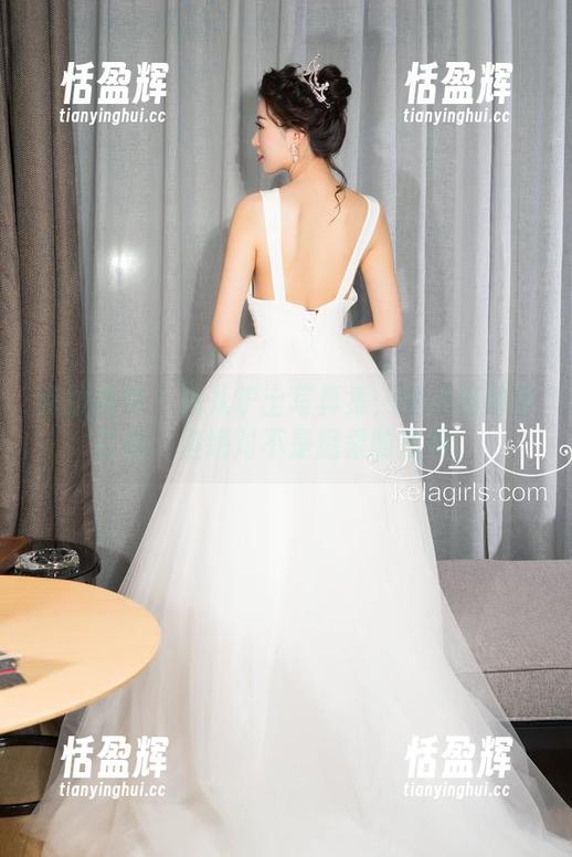 克拉女神-颖儿 克拉女神 - 颖儿护士写真集:她的盾牌是白色,但绝对不是温柔的那种。