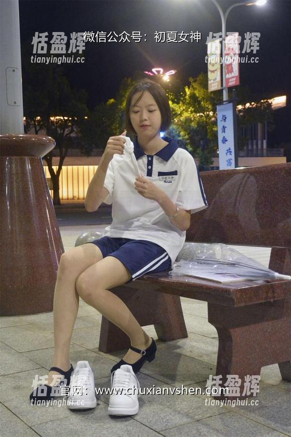 初夏女神 - 随便翻翻点点的婚纱图包，难道我真不该沉迷于流行的婚礼奢华？