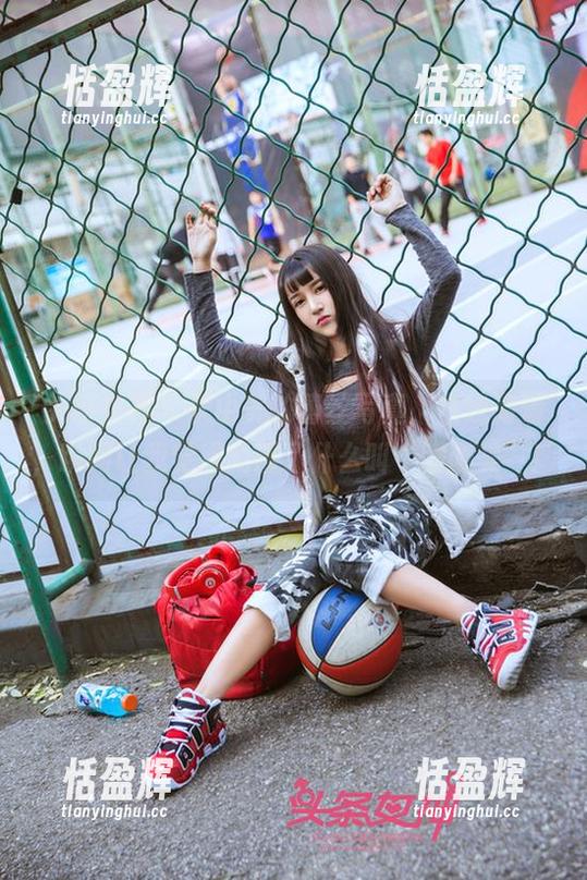 头条女神 - 李由美的蕾丝写真，在线高清，瞬间让我觉得我懂了什么叫“朦胧美”！
