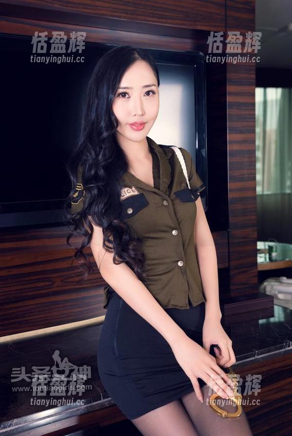 头条女神 - 这么绝的护士套图，樊安妮你确定没买美颜？