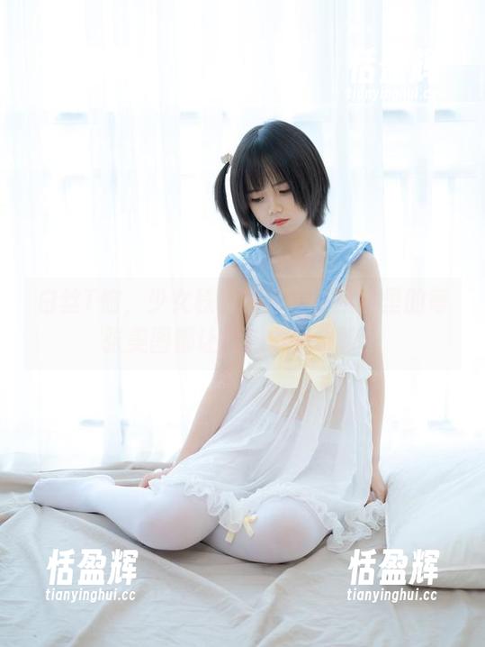 白丝T恤，少女秩序的造型，图包里的每张美图都让我想多看几眼。