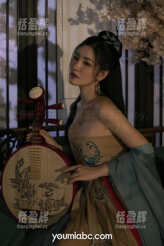 尤蜜荟 - 万圣节写真里的萌汉药baby，万一把我的心也‘吓’到了呢？