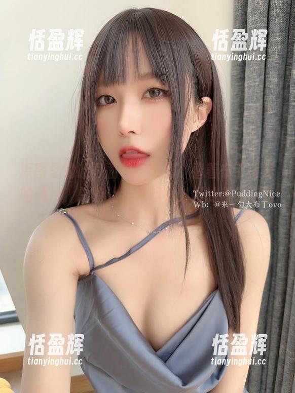 原图里的吐司面包，我靠，看着布丁大法的照片，总能让我想起小时候的美好泡面时光。