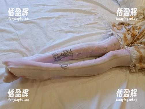 拿起墨镜！用高清写真陪“想要个公主抱”畅游Dva泳衣迷情。