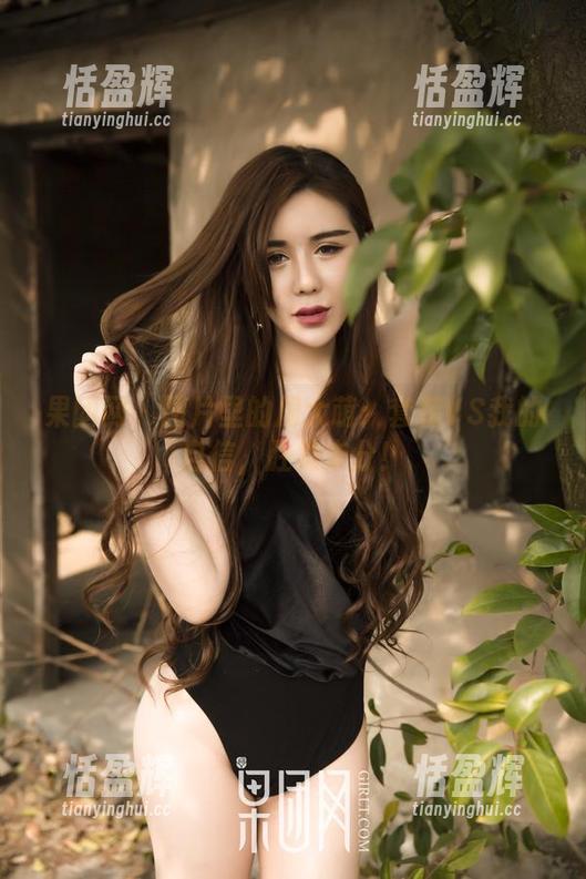 果团网 - 图片里的周大萌：套装VS我的自信，胜负未分！