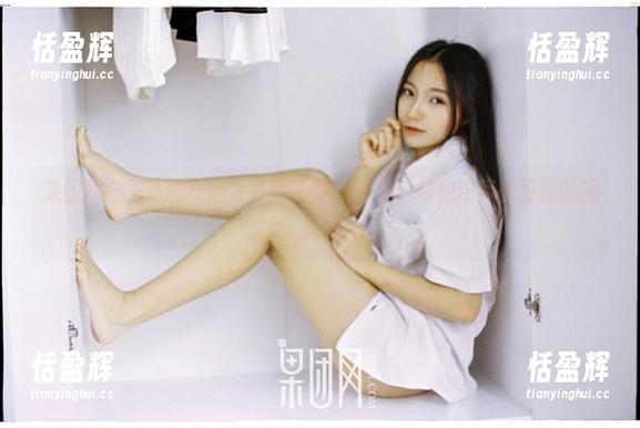 果团网 - 王语纯不用太多修饰的JK作品，简约中带些甜蜜的挑逗。