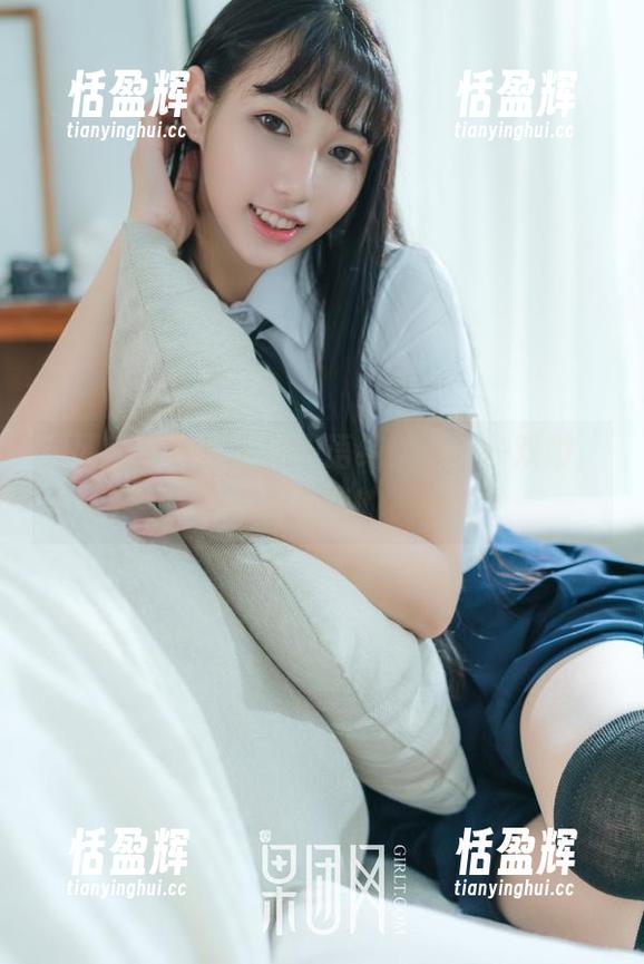果团网 - 原图中的王语纯美脚：一双脚，偏偏吸引我的视线
