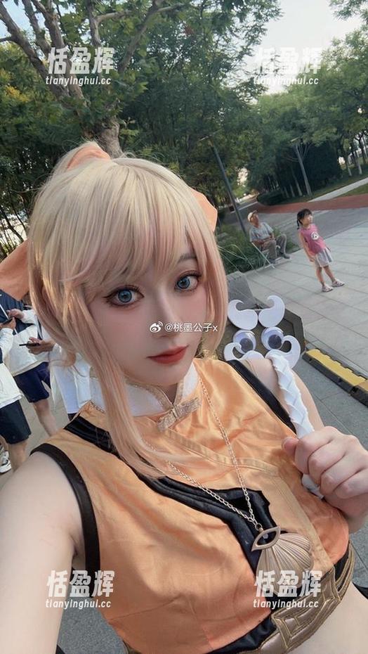八重神子不仅是美图的灵魂，还是桃墨公子的壁纸霸主。