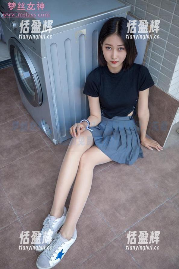 梦丝女神 - 圣诞快乐？香萱说不行，先看她的免费原图！