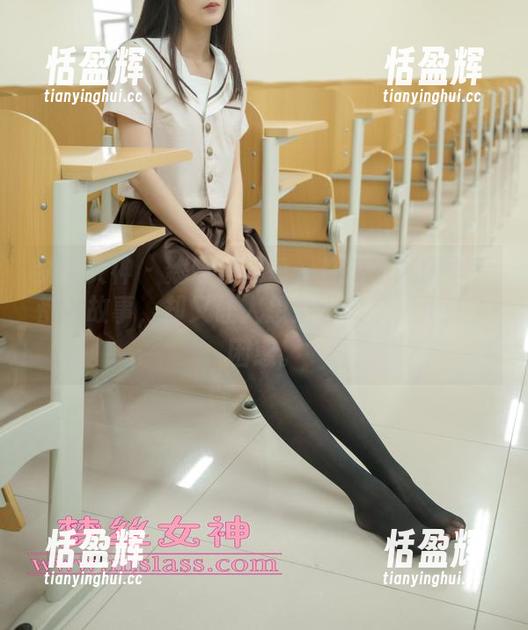 梦丝女神 - 魏婷婷的每一件高清礼服似乎都有故事，却又让人想象不出来，真让人困惑。