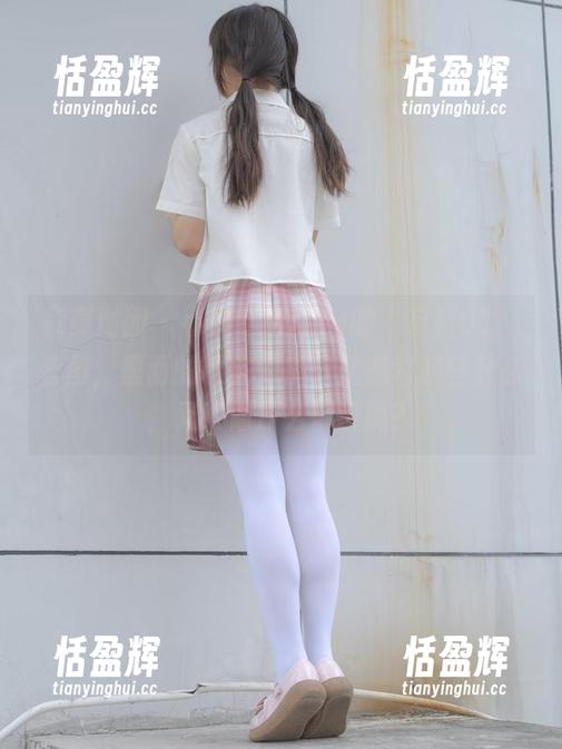 森萝财团 - 小奶糕Milky的“有料01”套图，里面的镜头似乎只是想勾起些什么，又好像什么都没说？
