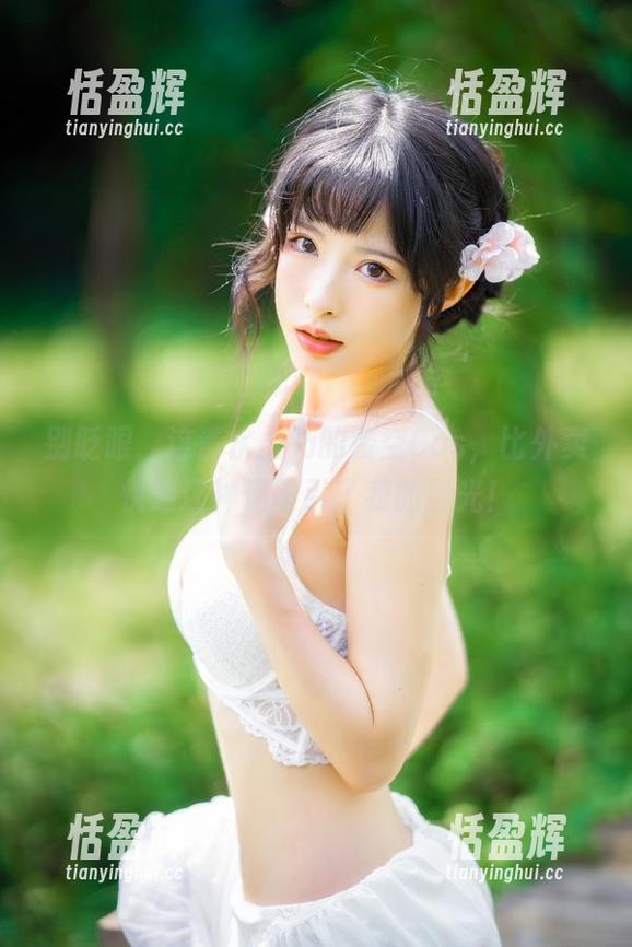 别眨眼，这清水由乃的镂空Cos，比外卖快递还神速吸引了我的目光！