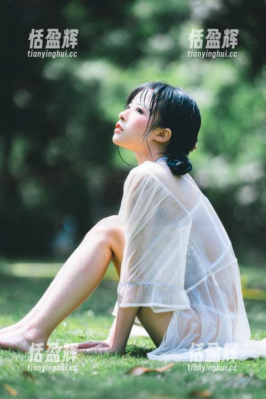 免费领取“清水由乃”校服图包！我是说，她这姿势我可是停留了好久