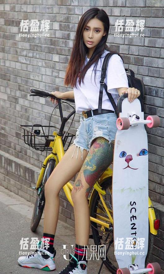 爱尤物 - 少女的另一面：文静儿无圣光图包，竟然有些Grunge风？