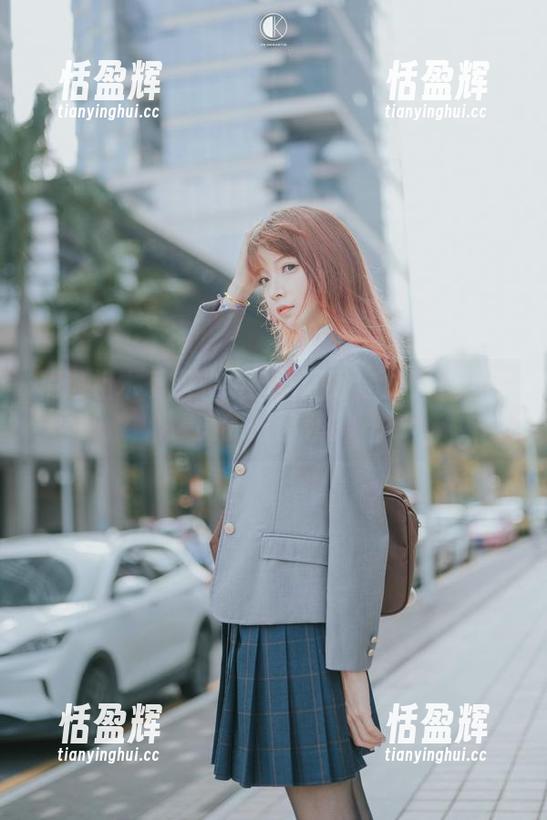 精选祖木子职业装：当通勤变成了一场闪亮的时装秀。