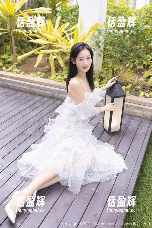 秀人网 - Lovely璐璐的全套图集，穿衣打扮好得不要不要的，我怎么看怎么心痒！