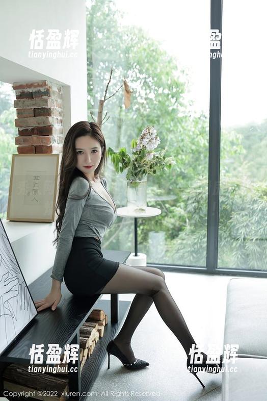 秀人网 - 小嘉敏美图挑战：谁说厨房只能烧水？来瞧这厨娘的“魔法”！