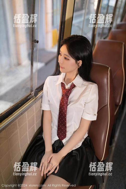 秀人网 - 白色如纸，木子nana说作品集得大胆发言，那我可真期待接下来的‘涂鸦’！