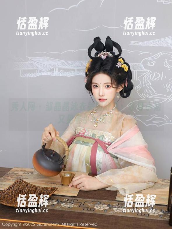 秀人网 - 邹晶晶泳衣美图分享：水母小姐，又见着小水滴了！