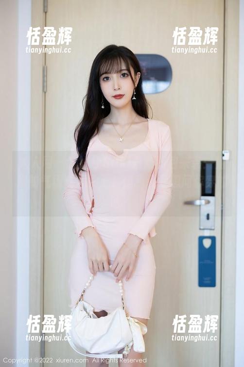秀人网 - 金妍兮Saki最新图包来袭：姐姐的气场就像女王，但我还是想问你穿的啥？
