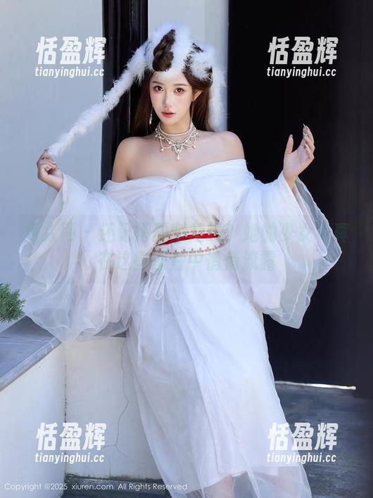 秀人网 - 还记得顾楚楚吗？她的少女写真在这些图片中悄悄流露