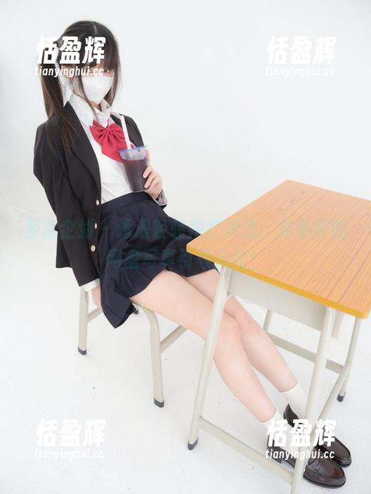 紧急企划 - 海浪轻轻拍打岸边，林书辞的网盘写真引领风骚！