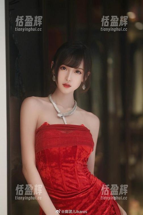 令人窒息的风！腐团儿Ikaros的《英雄联盟风女》写真，图片中显露的风姿真让人佩服。