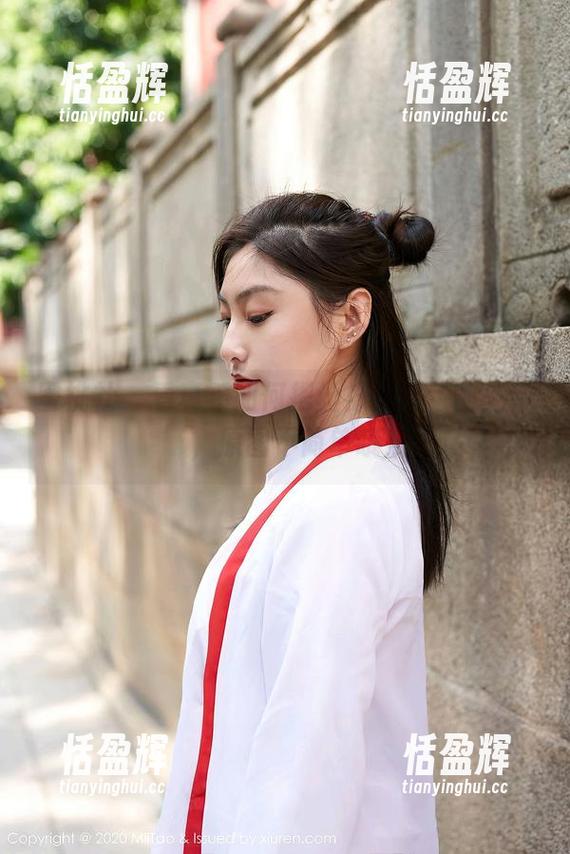 蜜桃社 - 看真希如何把丝袜穿出‘画外音’，原图不简单哦！